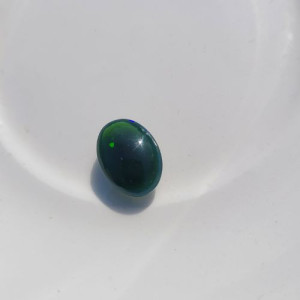 Green opal Cabochon | 6.4 ct